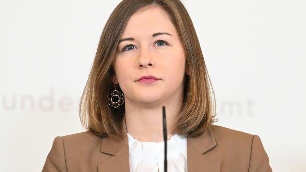 PK "PRÄSENTATION DER WERTE-CHARTA UND MASSNAHMEN GEGEN EXTREMISMUS": BAUER