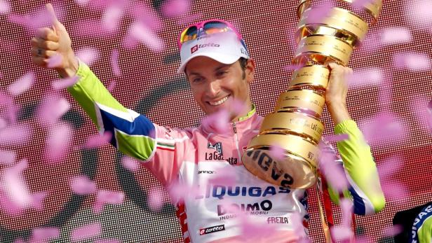 Ivan Basso jubelt über einen Sieg beim Giro d'Italia (Archivbild)