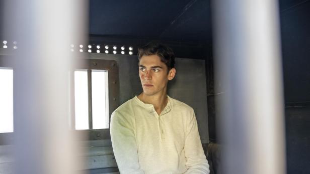  Hero Fiennes Tiffin als junger Sherlock Holmes