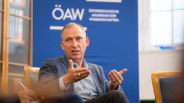 Der ehemalige Wissenschaftschef der NASA und Astrophysiker Thomas Zurbuchen im Gespräch mit der futurezone 