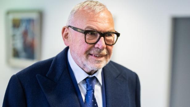 INSOLVENZ SIGNA - PRÜFUNGSTAGSATZUNG BEI ZIVILVERFAHREN / ANFECHTUNGSKLAGEN DES INSOLVENZVERWALTERS GEGEN ALFRED GUSENBAUER