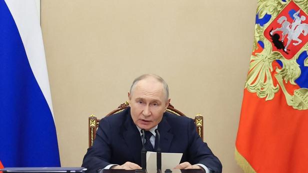 RUSSIA-POLITICS-ECONOMY