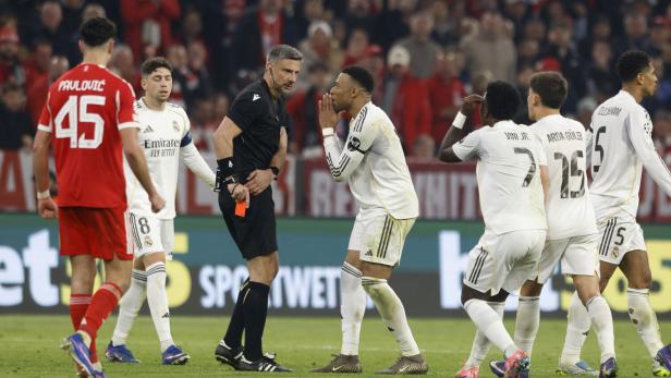 Vinčić zückt die Rote Karte