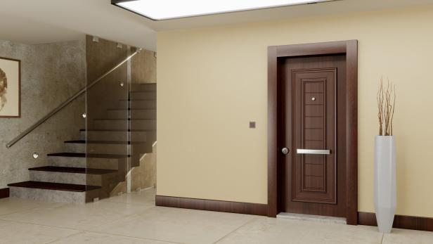 Stiegenhaus mit Eingangstüre