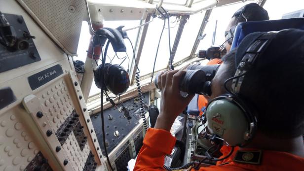 Indonesiens Luftwaffe sucht nach dem vermissten Airbus.