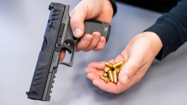 Bei dem Mann wurden im Bezirk Melk fast 40 Waffen gefunden.