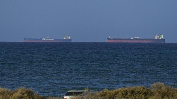 Zwei Tanker in der Straße von Hormus