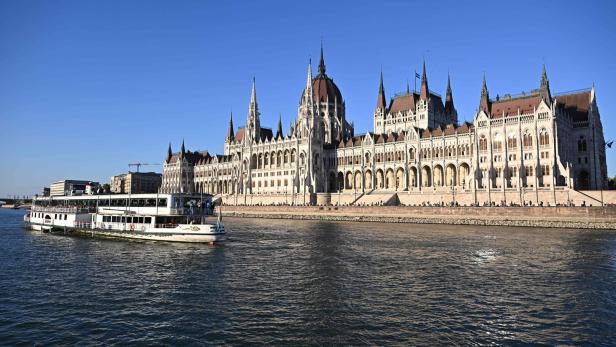 FILES-HUNGARY-POLITICS-VOTE-PARLIAMENT