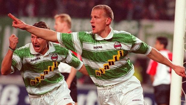 Carsten Jancker jubelte gegen Feyenoord, auch Gratulant Stumpf traf