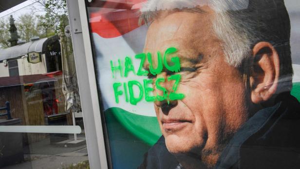 HUNGARY-POLITICS-VOTE-VANDALISM