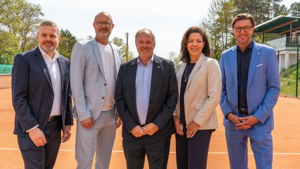 Neues ÖTV-Präsidium: Richard Grasl (Mitte) mit den Vizepräsidenten Axel Melchior, Andreas Pilsl, Richard Grasl,  Stephanie Bonner und Klemens Eiter (von links).