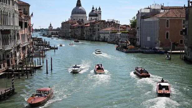 TOPSHOT-ITALY-LIFESTYLE-TOURISM-VENICE