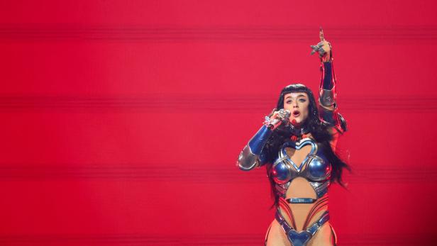 Katy Perry auf der Bühne.