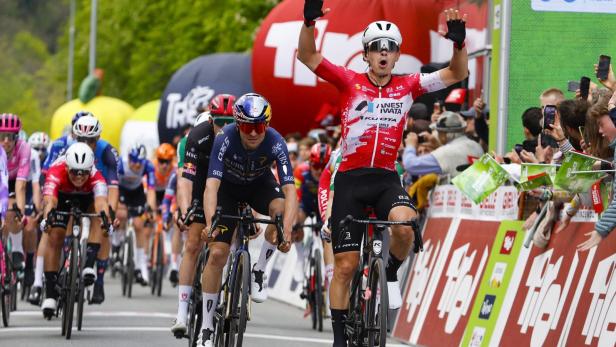 Der Sieger der ersten Etappe der Tour of the Alps.