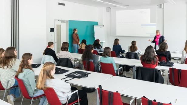 Töchtertag: AIT lädt Mädchen ein, Forschung zu erleben