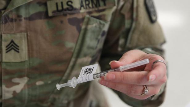 FILES-US-HEALTH-VIRUS-VACCINES-MILITARY