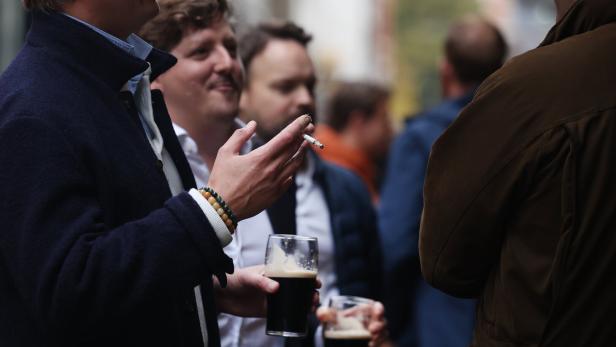 UK Government set to drop proposed ban on smoking in pub and restaurant gardens