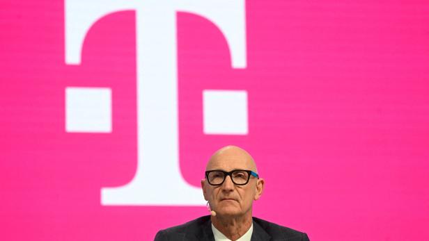 FILE PHOTO: Deutsche Telekom AG Annual shareholder meeting, in Bonn