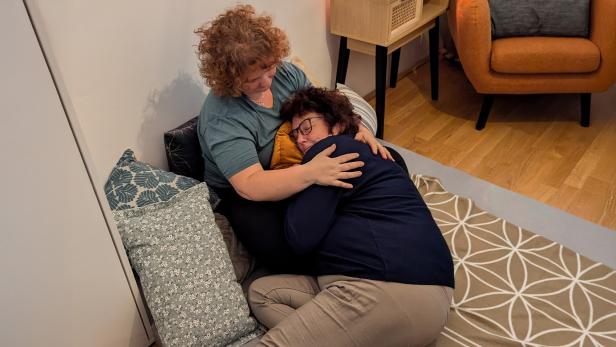 Seelenversum Graz: Kuscheltherapie für Selbstfürsorge, Entspannung und achtsame Berührung von Martina Elisabeth Ronacher.