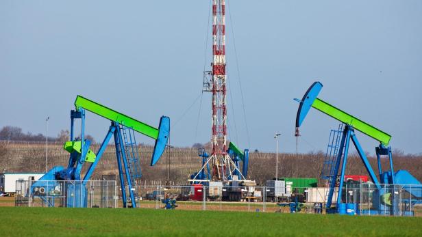 Öl- oder Gasförderung: Bohrtürme der OMV in Österreich.