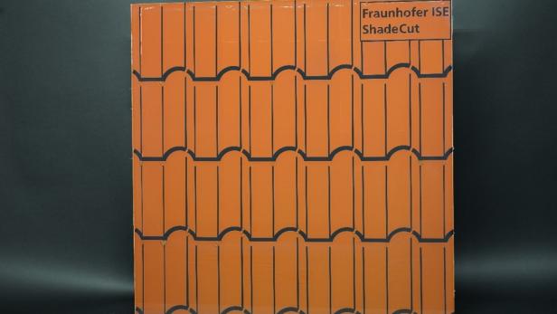 PV-Modul mit ShadeCut-Folie im Dachziegel-Look