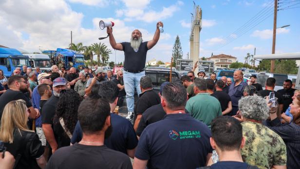 Livestock farmers protest ahead of EU leaders meeting in Cyprus