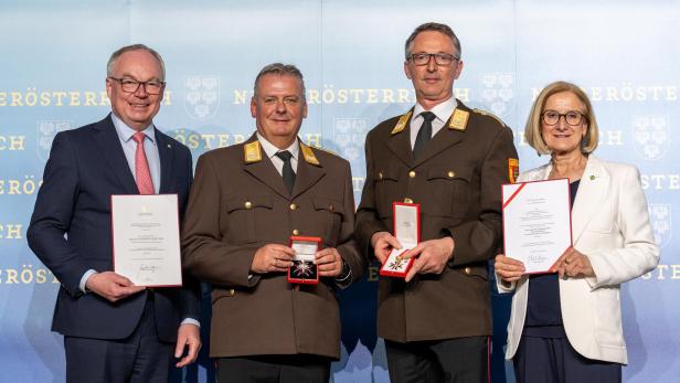 Eihrenzeichen für Fahrafellner und Boyer.