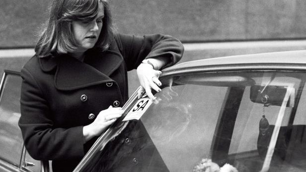 Autopickerl für den autofreien Tag in Österreich. 1974