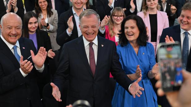ÖVP Oberösterreich: Stelzer bleibt mit Rekordergebnis Parteichef