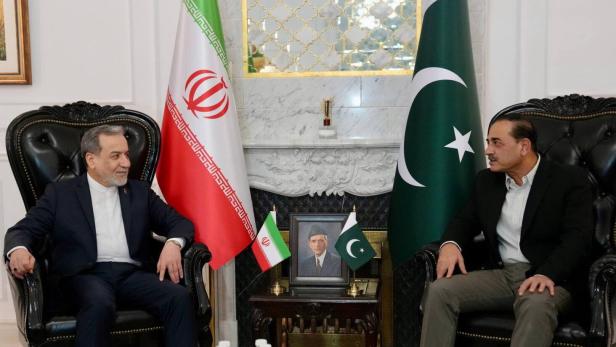 Iranian foreign minister Abbas Araghchi visits Pakistan