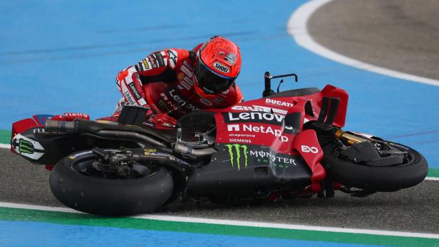 Marquez stürzte mit den Trockenreifen.