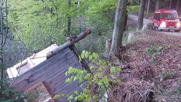 hochstand war mit Jägern umgestürzt