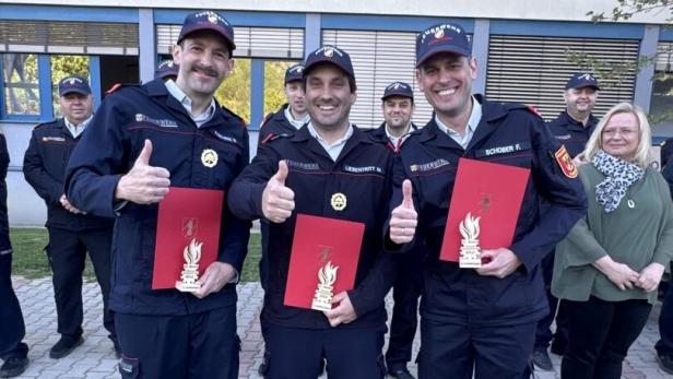 Die drei besten Absolventen der „Feuerwehrmatura“. 