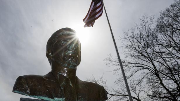 Die John F. Kennedy Statue in Boston.