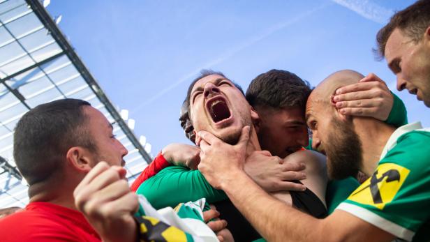 Jubel von und mit Ercan Kara bei Rapid