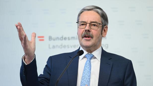 BUNDESHEER: WEHRDIENSTKOMMISSION PRÄSENTIERT BERICHT: HAMESEDER