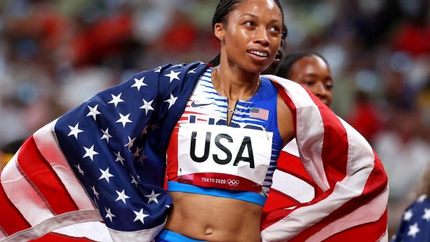 Allyson Felix mit der US-Flagge