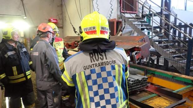 Arbeiter an Unglücksstelle.