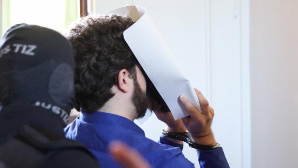 Trial begins for the man suspected of planning an attack on Taylor Swift's Vienna concert in 2024, in Wiener Neustadt