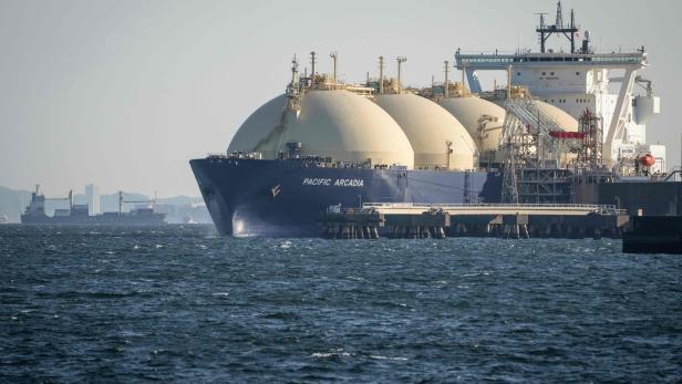 JAPAN-MARKETS-OIL-LNG