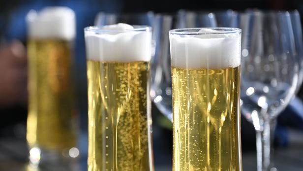 ++ THEMENBILD ++ BIER / ALKOHOL / GESUNDHEIT / WIRTSCHAFT / BRAUEREI / TRINKEN / GASTRONOMIE