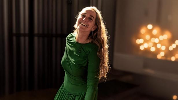 Salonabend von WIR-MOMENTUM: Kunst, Musik und Literatur schaffen neue Räume für Stressmanagement und innere Klarheit.