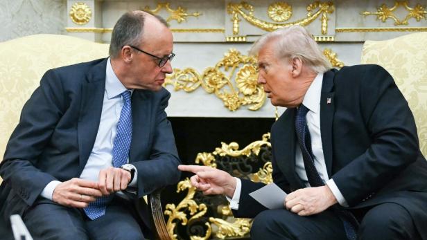 Im Oval Office Anfang März stand Merz noch an Trumps Seite.