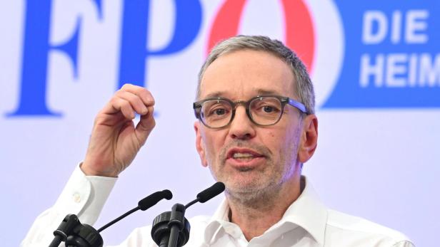 "1. MAI KUNDGEBUNG DER FPÖ AM URFAHRANER JAHRMARKT ": KICKL (FPÖ)
