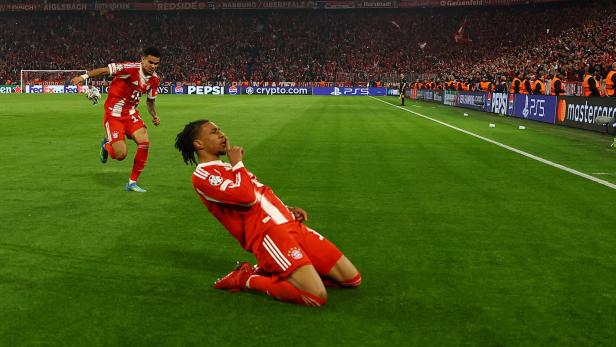 Die Bayern-Stars Olise (re.) und Diaz