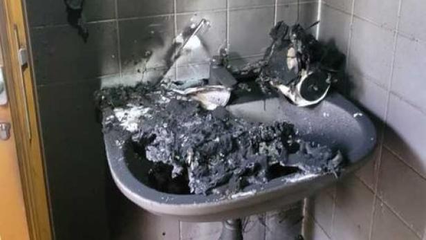 Abgefackeltes öffentliches WC