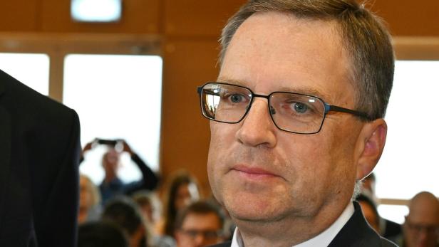 URTEILSVERKÜNDUNG IM PROZESS GEGEN ÖVP-KLUBOBMANN WÖGINGER UND ZWEI FINANZBEAMTE WEGEN AMTSMISSBRAUCHS: WÖGINGER (ÖVP)
