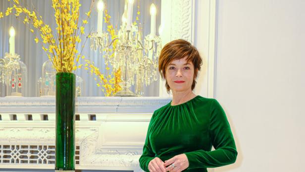 Katharina Stemberger in einem grünen Kleid