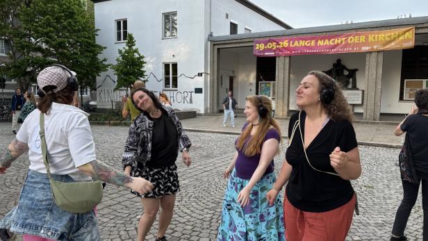Vier Tanzende Frauen 
