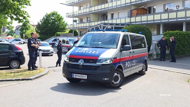 Polizeieinsatz nach Schüssen vor Gasthaus in Linz: Drei Tote